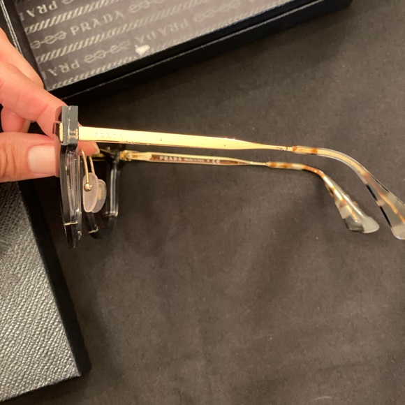 Prada sunglasses - Picture 6 of 12